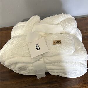 UGG White Fleece Throw